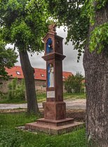 Zvonička na srbínské návsi